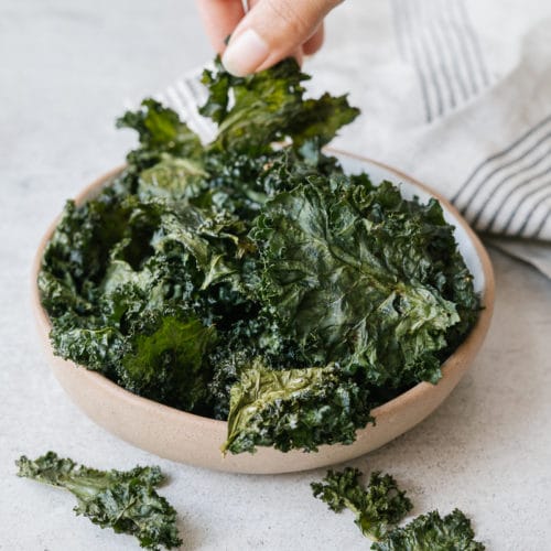 Kale Chips (Le Chips di Cavolo Nero Leggere e Fit in 8 Min)